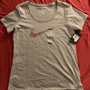 Nike scoopneck tee, M